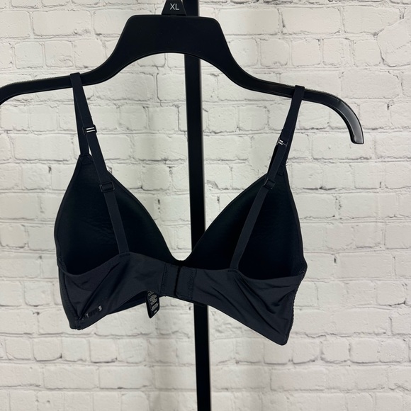 SKIMS T-Shirt Demi Bra Wireless Black Size 34D - Picture 4 of 6